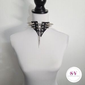 Black choker with spikes